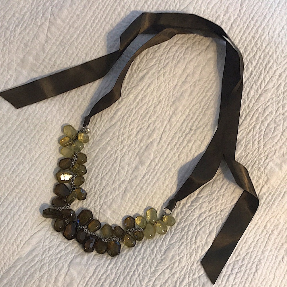 AT Loft Ombré Green necklace EUC